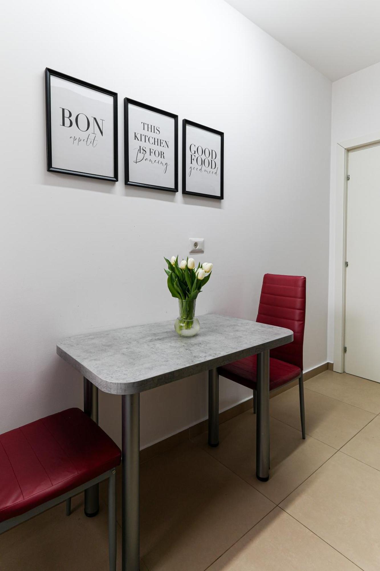 Amalia - Quiet 1Br Apartment With Parking & Wi-Fi ブカレスト エクステリア 写真